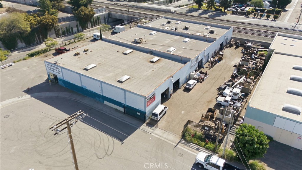 159 N East End