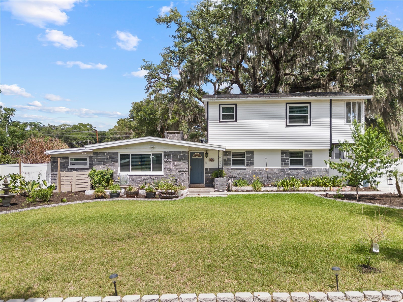 115 TEN OAK PLACE