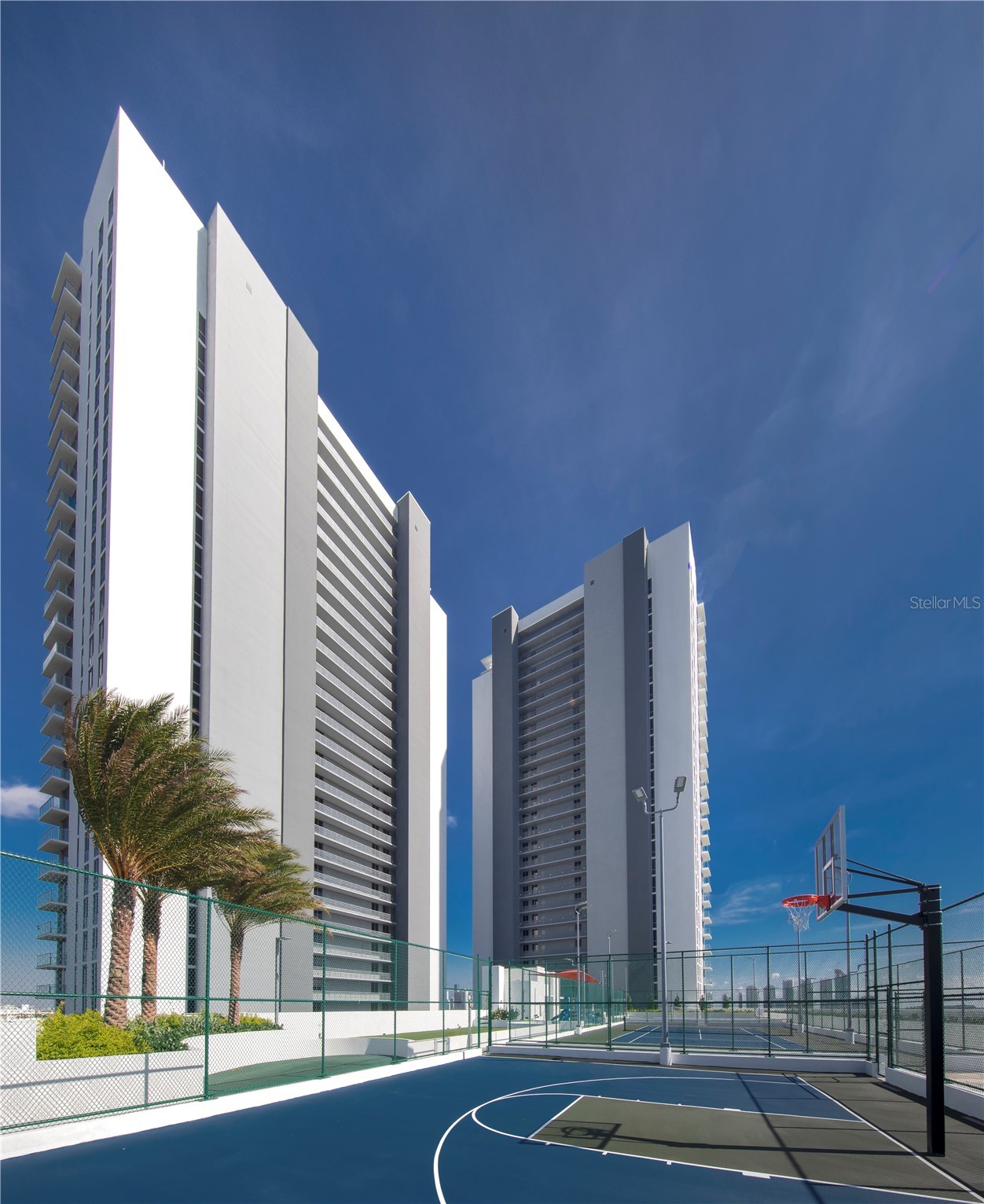 16385 BISCAYNE BOULEVARD 305