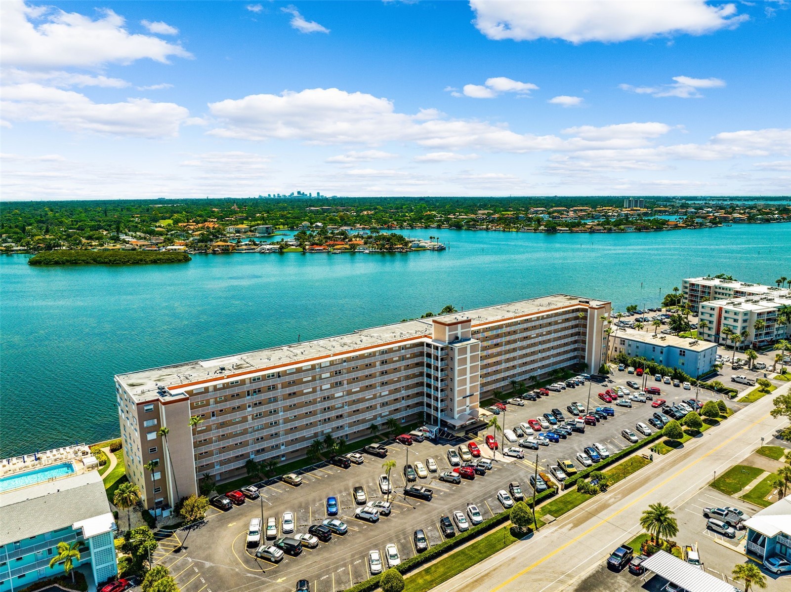 1847 SHORE DRIVE S 101