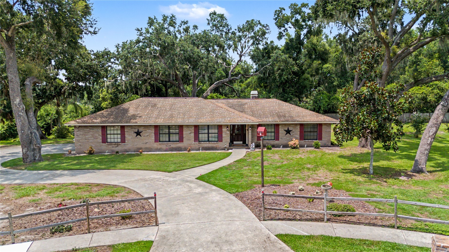 3901 BUTTONWOOD COURT