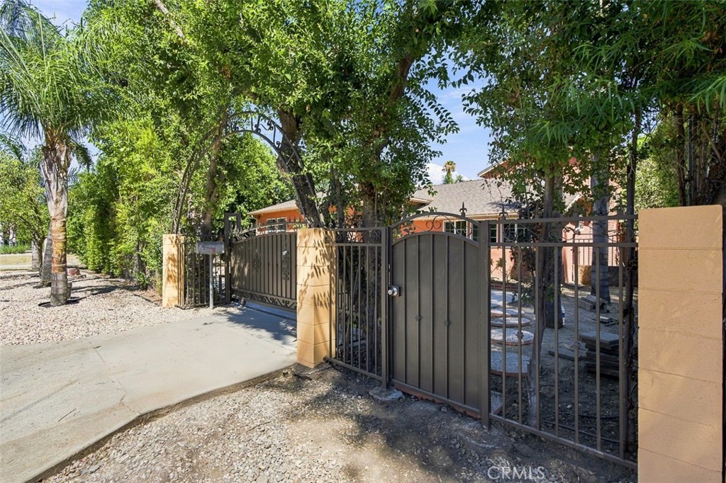 8320 Oakdale