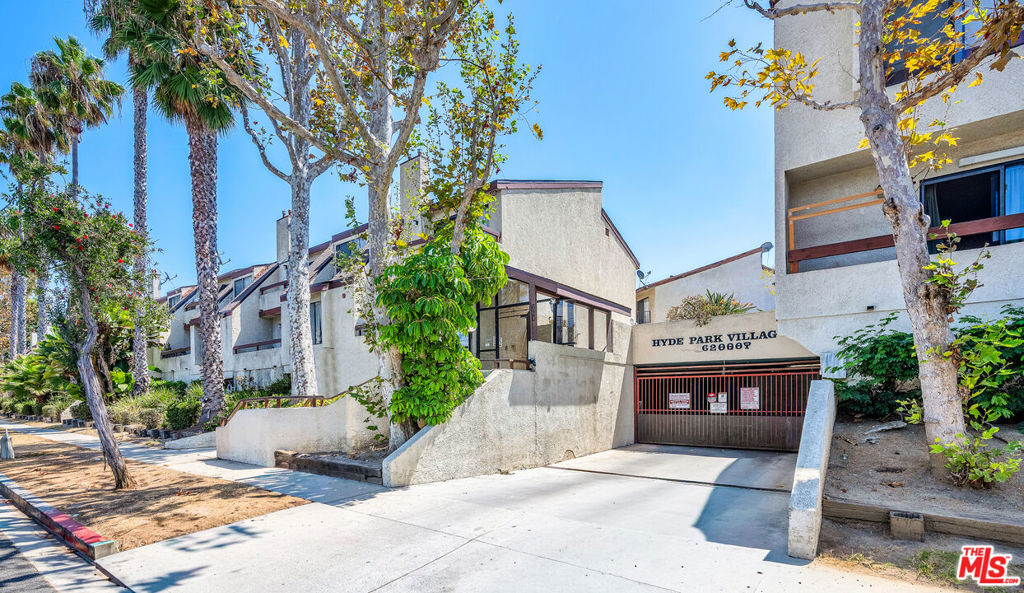 620 W Hyde Park Boulevard 111