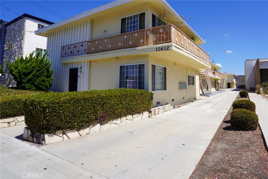 12612 Inglewood 3