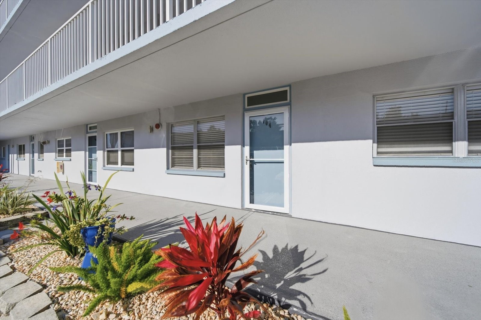 1868 SHORE DRIVE S 104