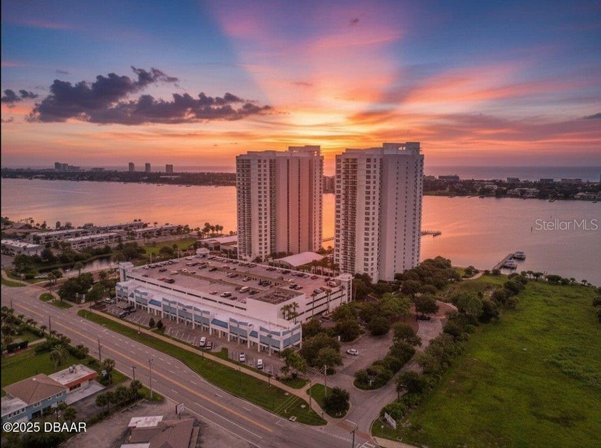 231 RIVERSIDE DRIVE 2206