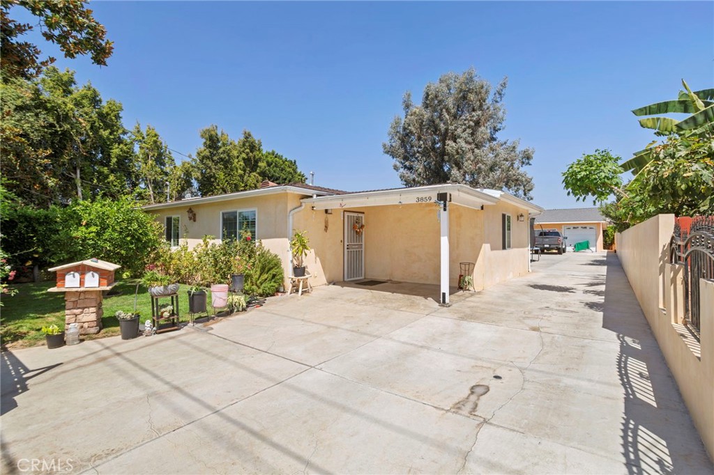 3855 W 107th