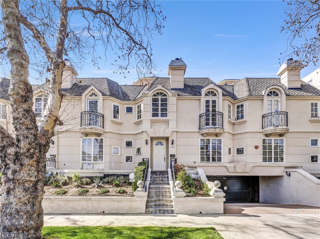 309 N Almont Drive