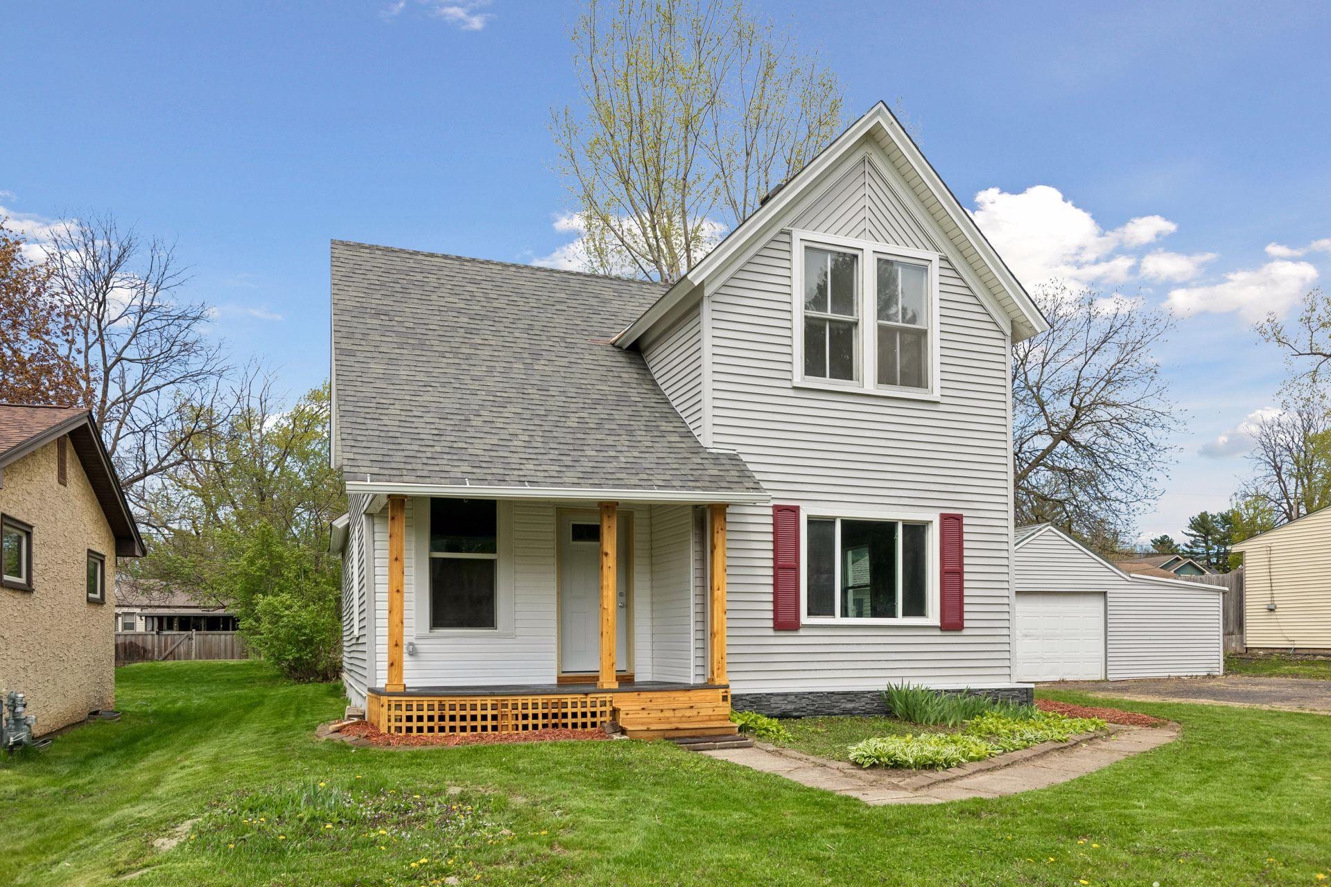 2587 2nd Avenue E, North Saint Paul, MN 55109