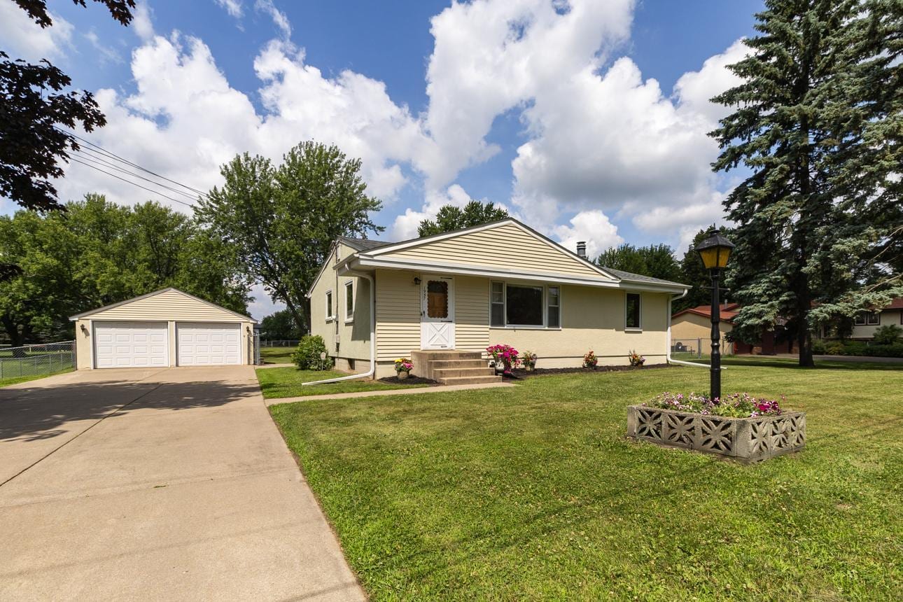 1957 Payne Avenue, Maplewood, MN 55117