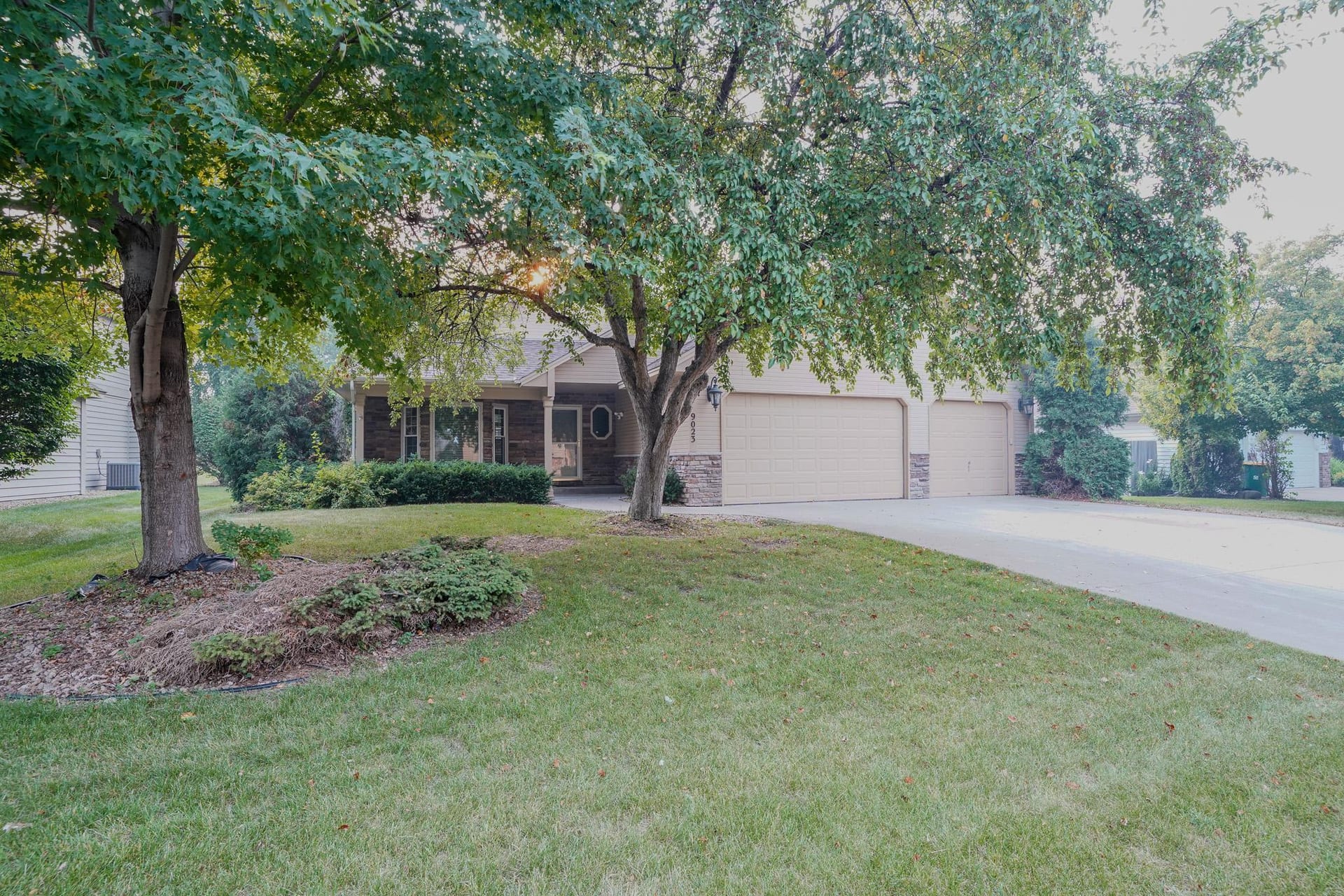 9023 Nantwick Ridge, Brooklyn Park, MN 55443