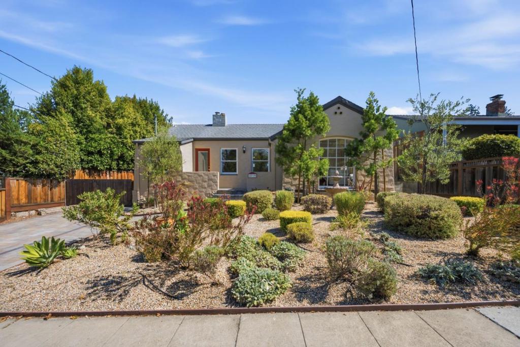 2719 Brewster Avenue