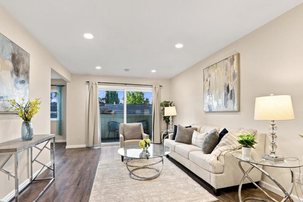 7100 Rainbow Drive 33