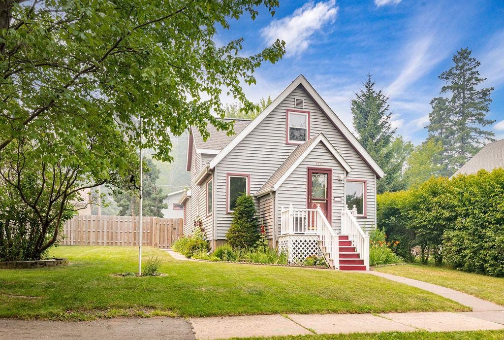 1217 E 10th Street, Duluth, MN 55805