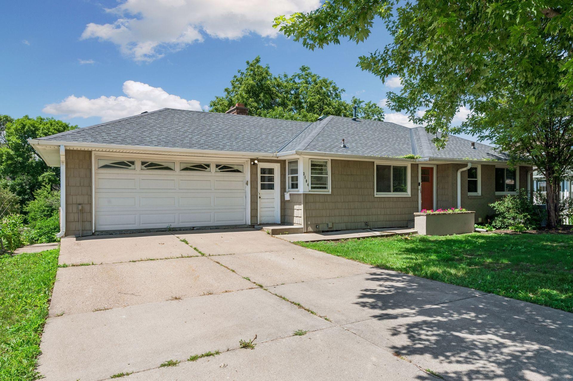 3104 Silver Lake Road NE, Saint Anthony, MN 55418