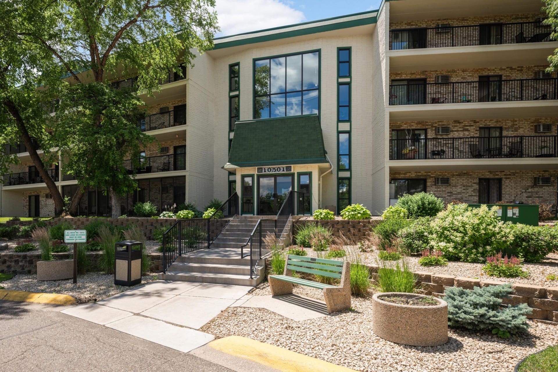 10501 Cedar Lake Road #413, Hopkins, MN 55305