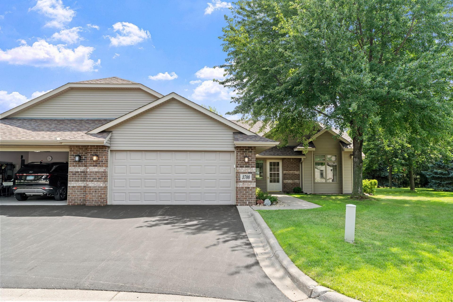 3700 Ladyslipper Lane N, Brooklyn Park, MN 55443