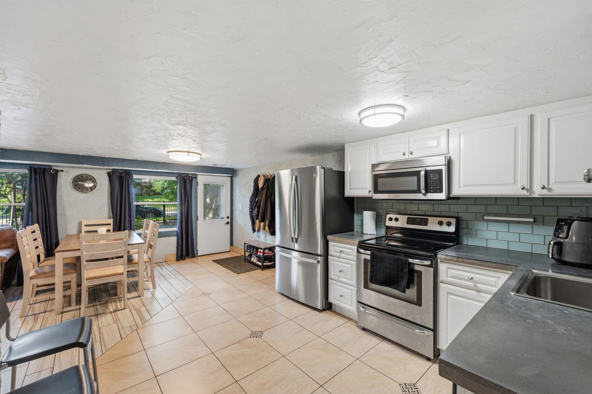 1231 Hewitt Avenue, Saint Paul, MN 55104