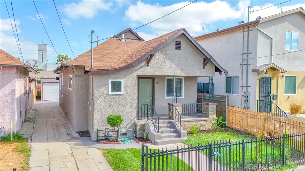 975 E 43rd