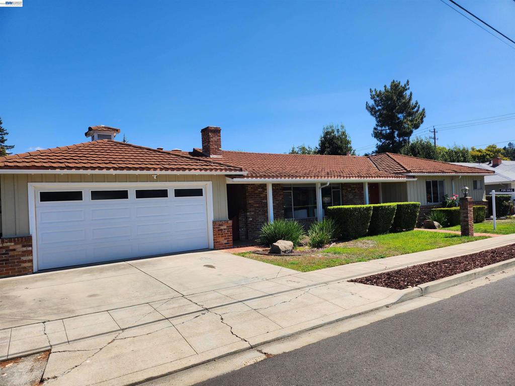 22590 Norwood Dr