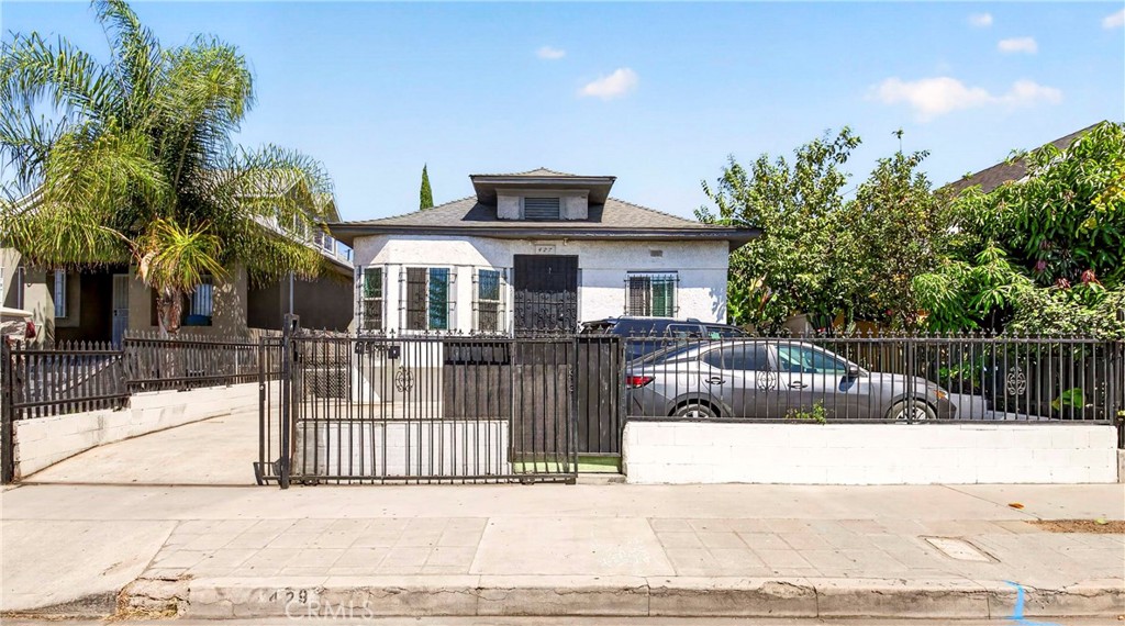 427 E 43rd Street