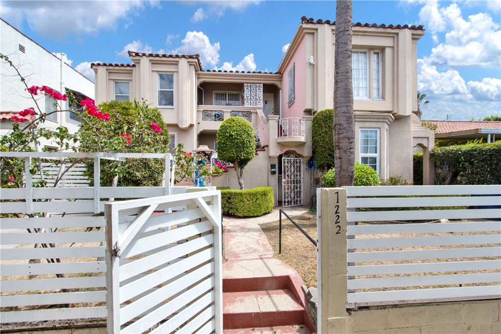 1222 S Cloverdale