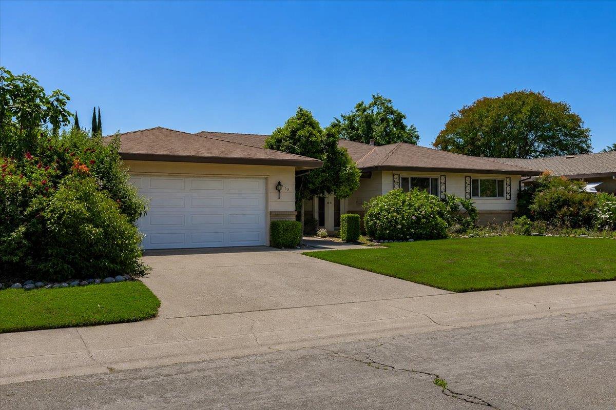 69 Springbrook Cir, Sacramento, CA 95831-2164