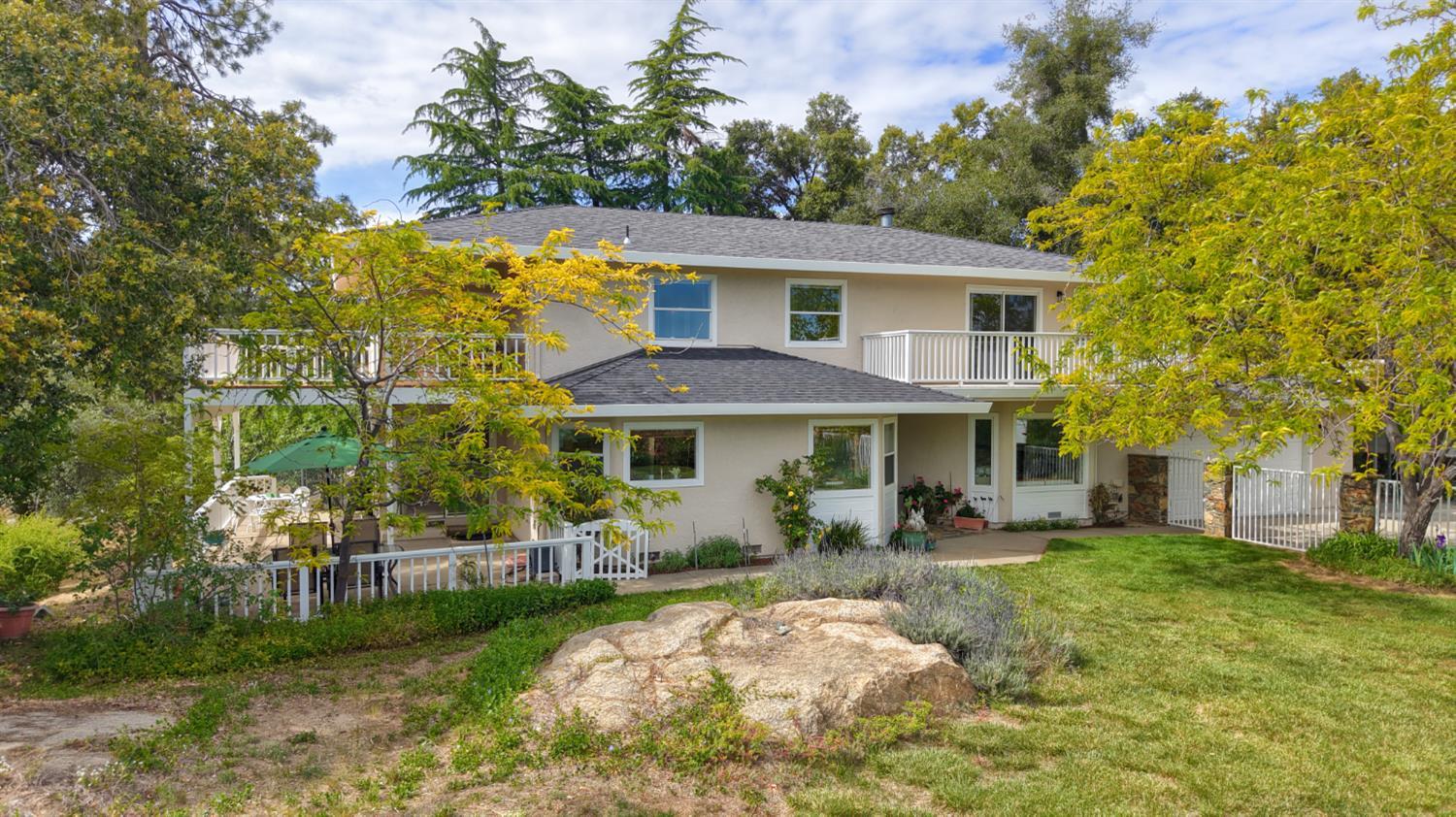 5603 Clouds Rest Rd, Mariposa, CA 95338