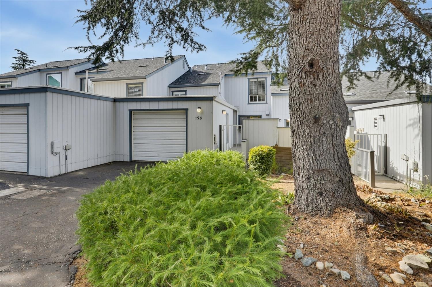 198 Rockwood Dr, Grass Valley, CA 95945