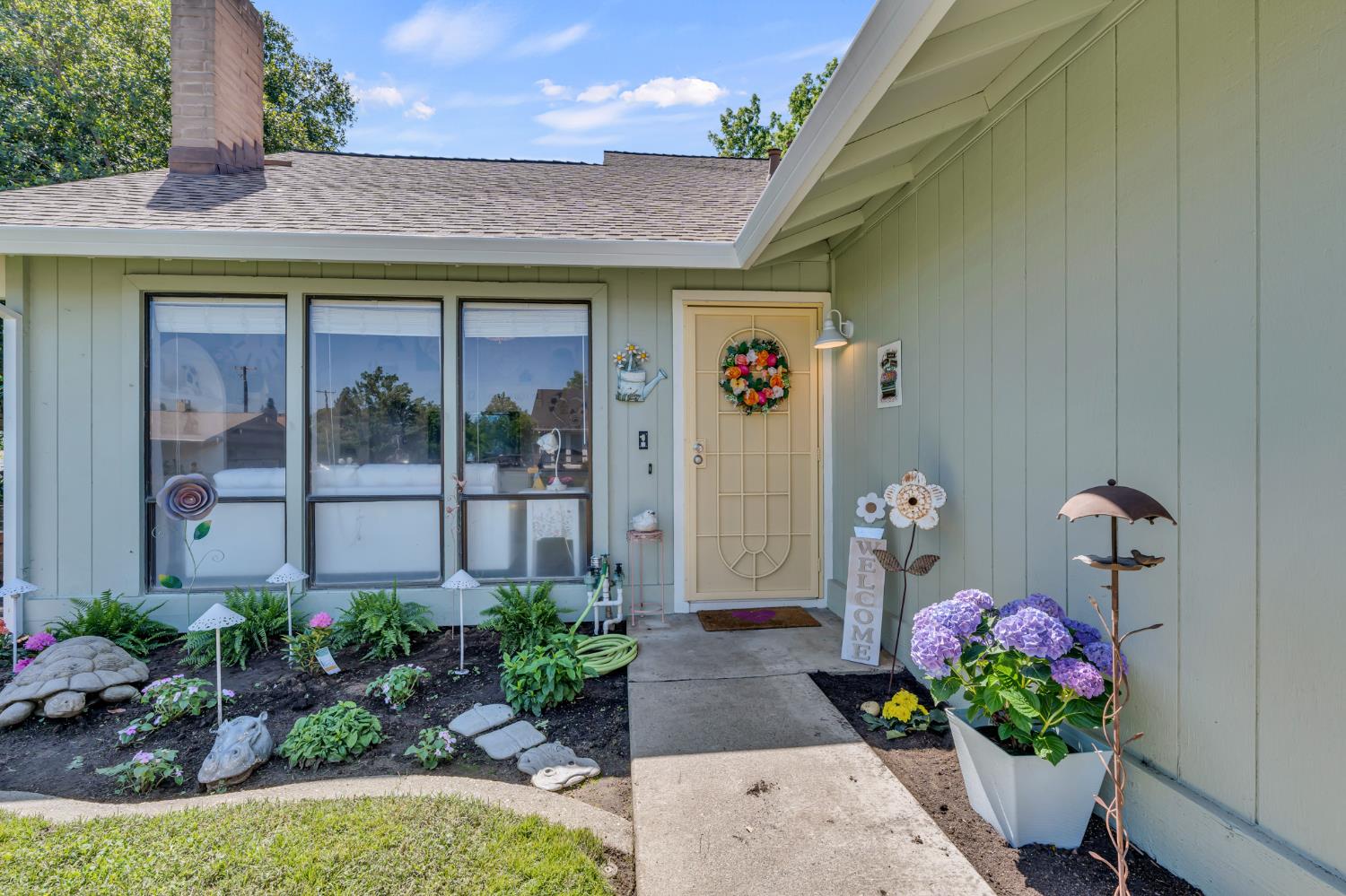 6212 Chapel View Ln, Citrus Heights, CA 95621-5436