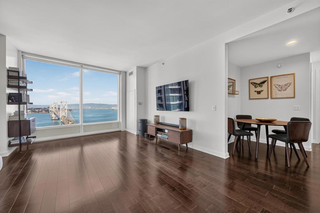 425 1st Street 3201