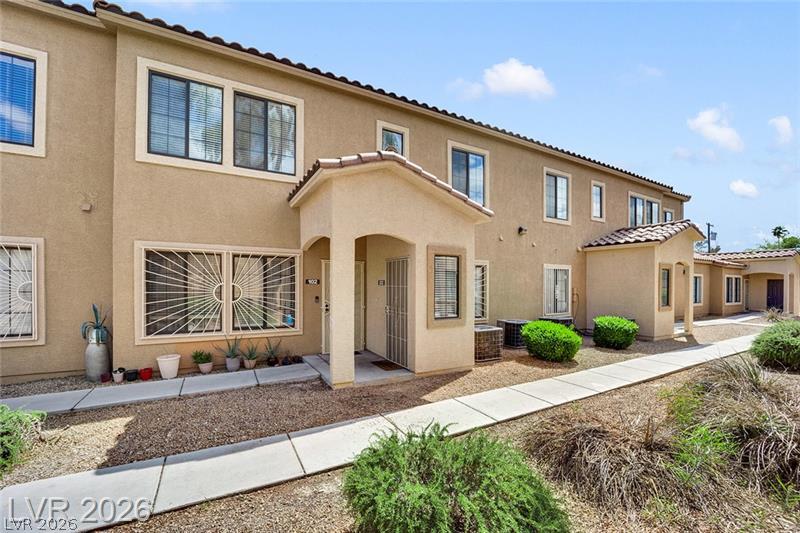 2111 Hussium Hills Street 202