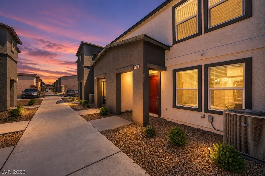 6109 Hibiscus Garden Street