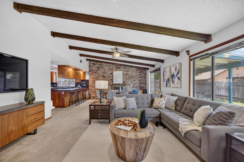 5522 Engle Rd, Carmichael, CA 95608-3012