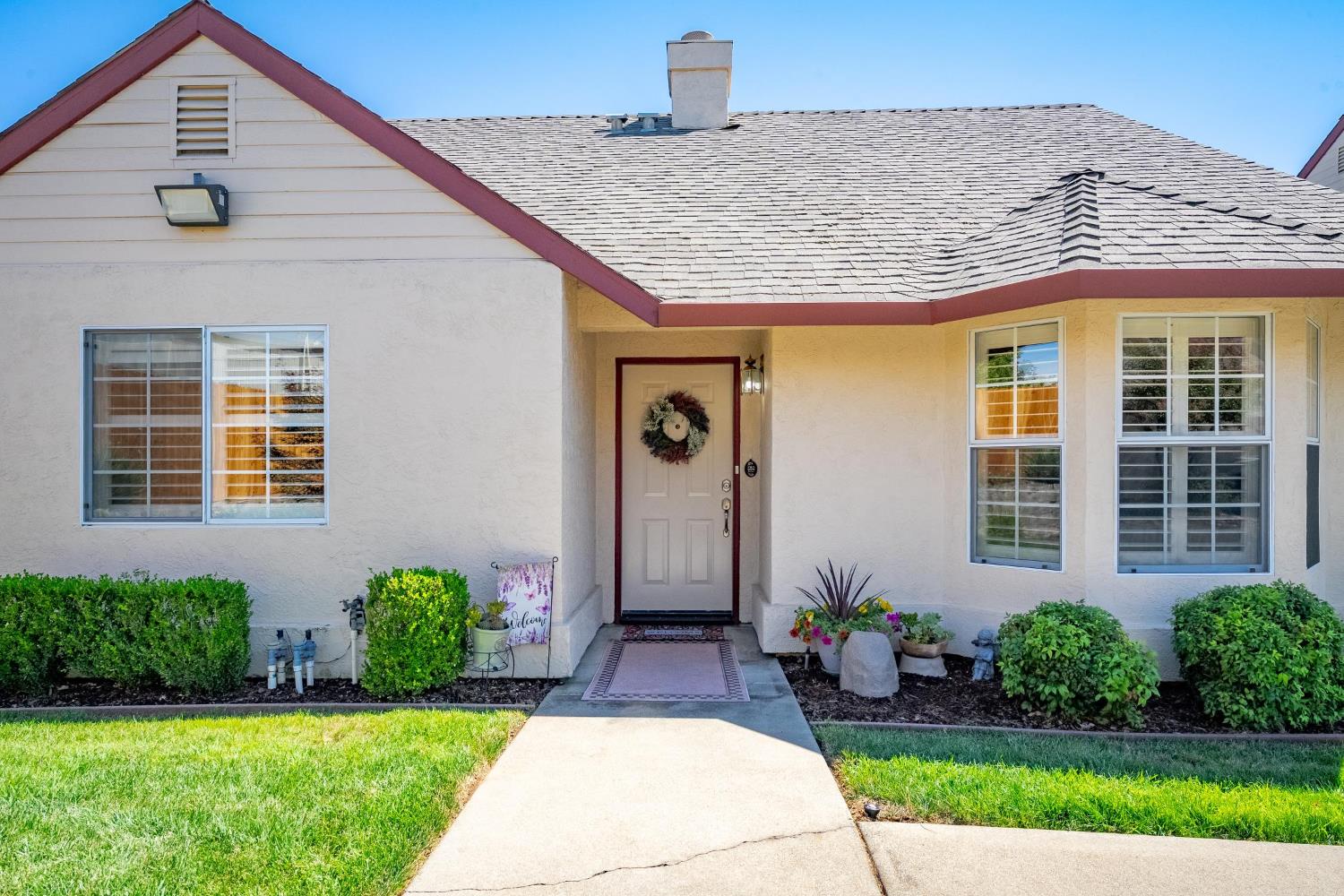 3858 Olivebranch Ln, Carmichael, CA 95608-2761