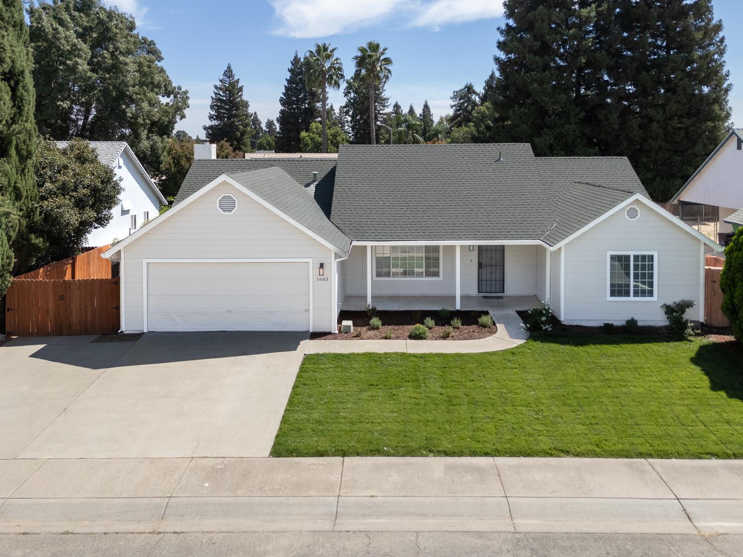 1663 Royo Ranchero Dr, Yuba City, CA 95993-9059
