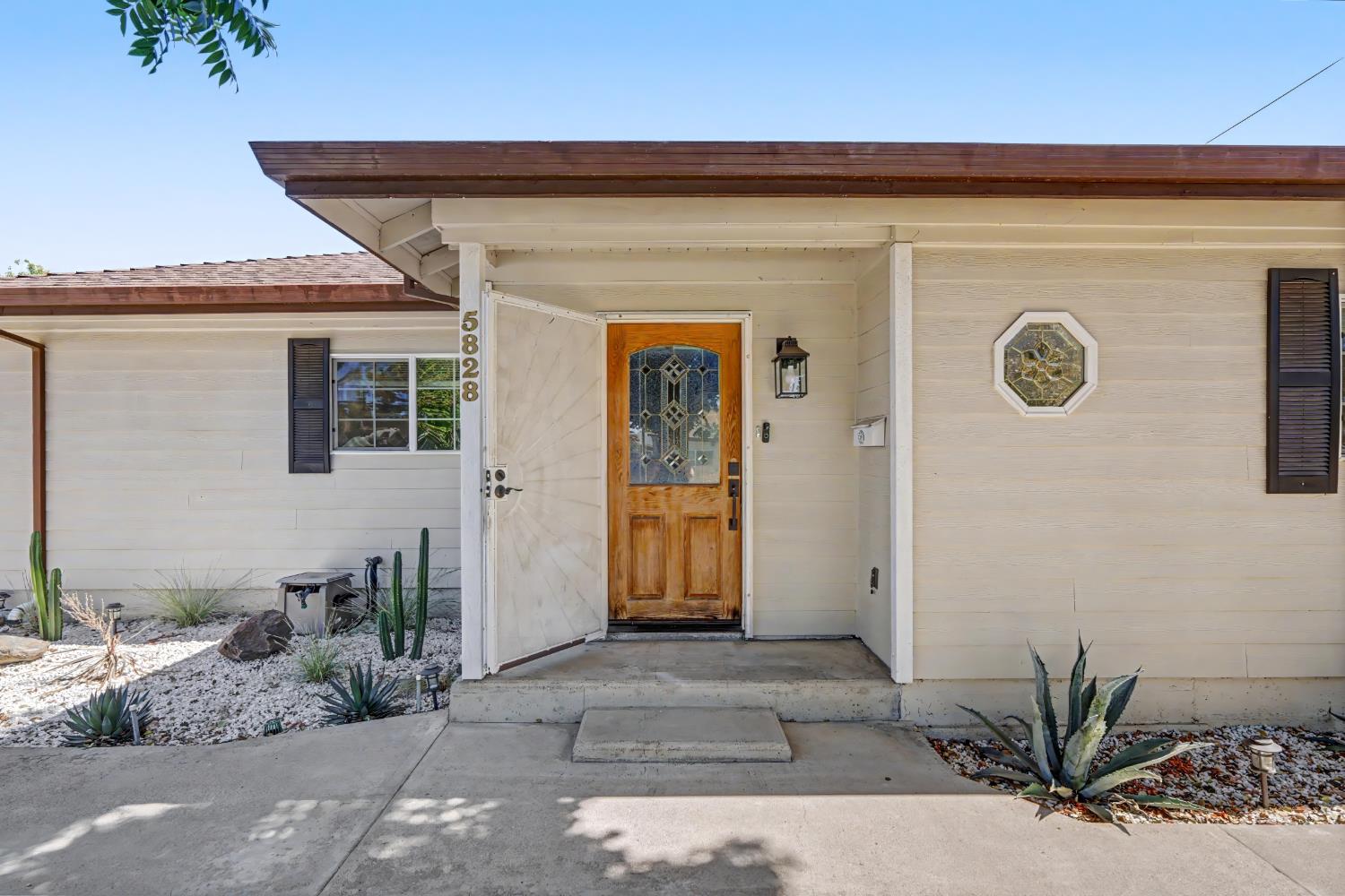 5828 N Haven Dr, North Highlands, CA 95660-4740