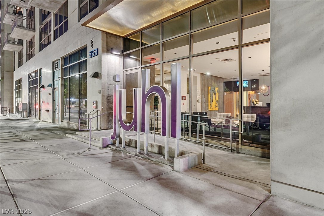 353 East Bonneville Avenue 433
