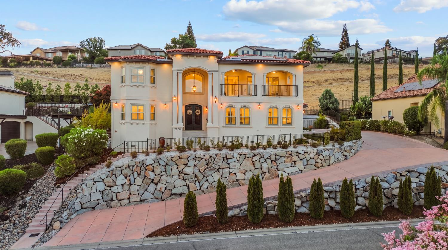 2586 Clubhouse Dr, Rocklin, CA 95765-5703