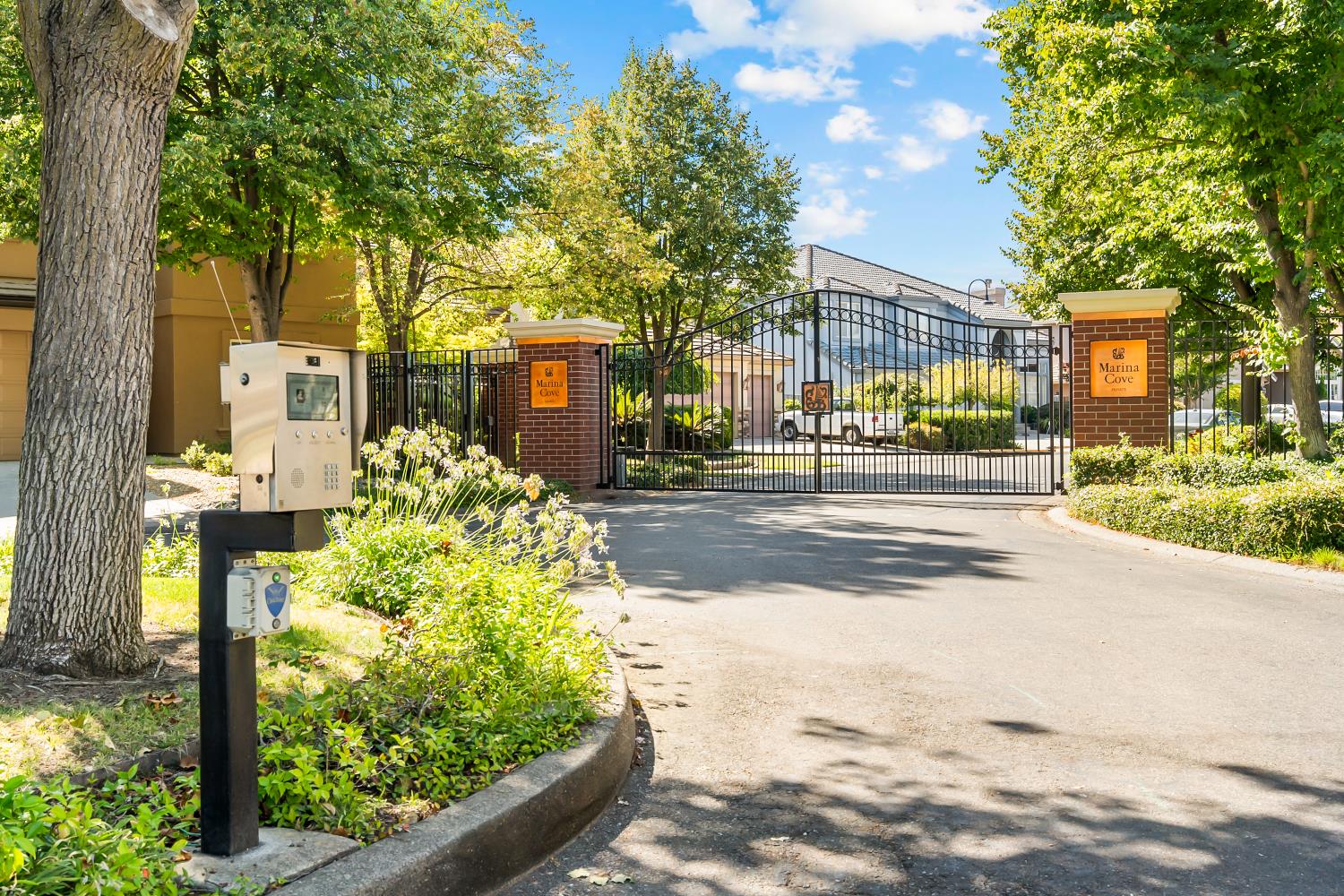 11 Lake Harbor Ct, Sacramento, CA 95831-4381