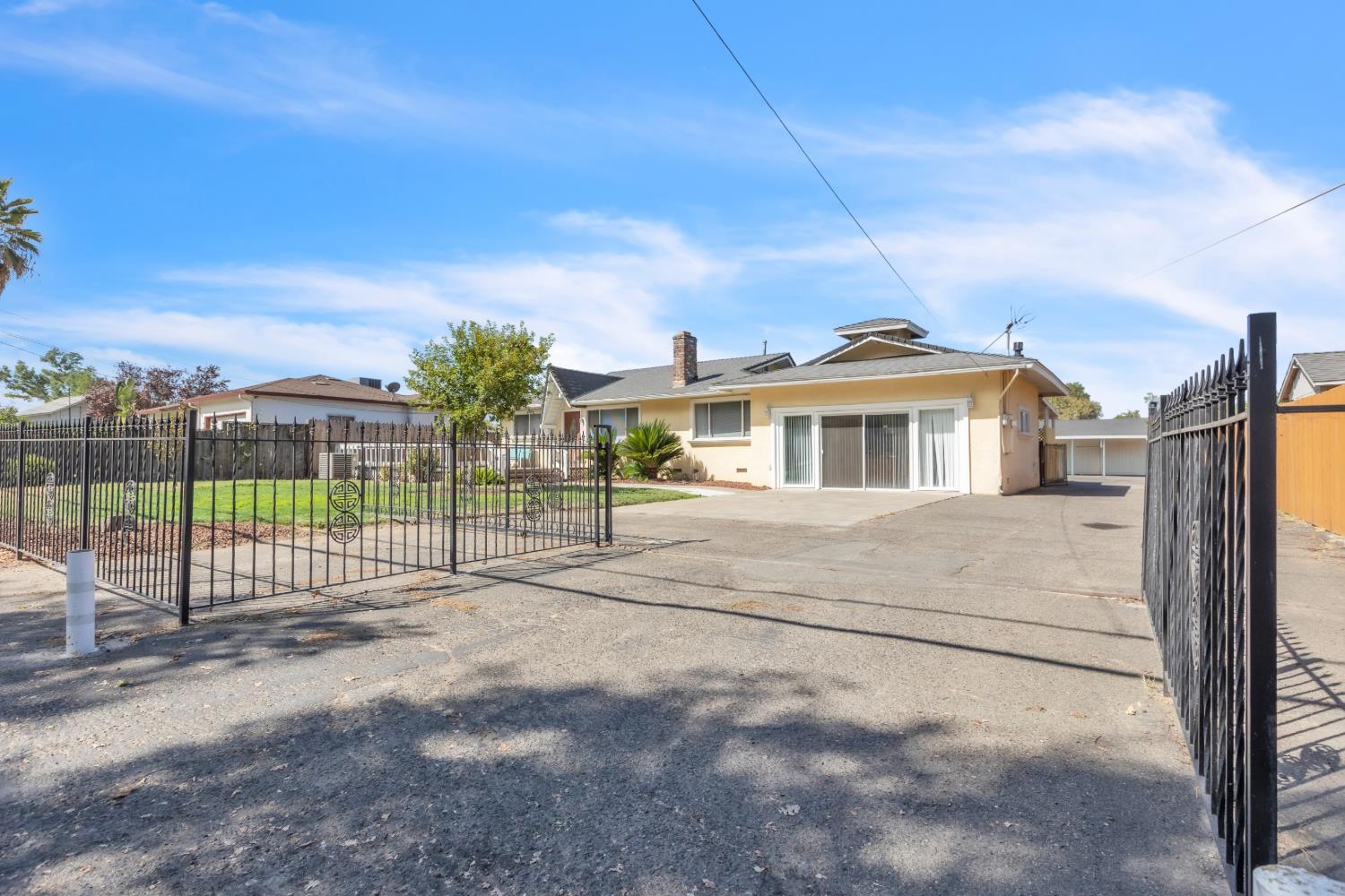5435 Dry Creek Rd, Sacramento, CA 95838-1619
