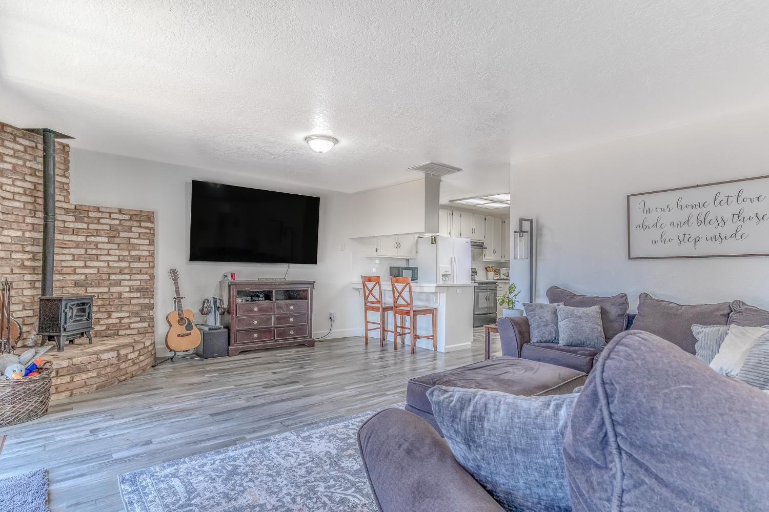 428 N Western Ave, Waterford, CA 95386-9606
