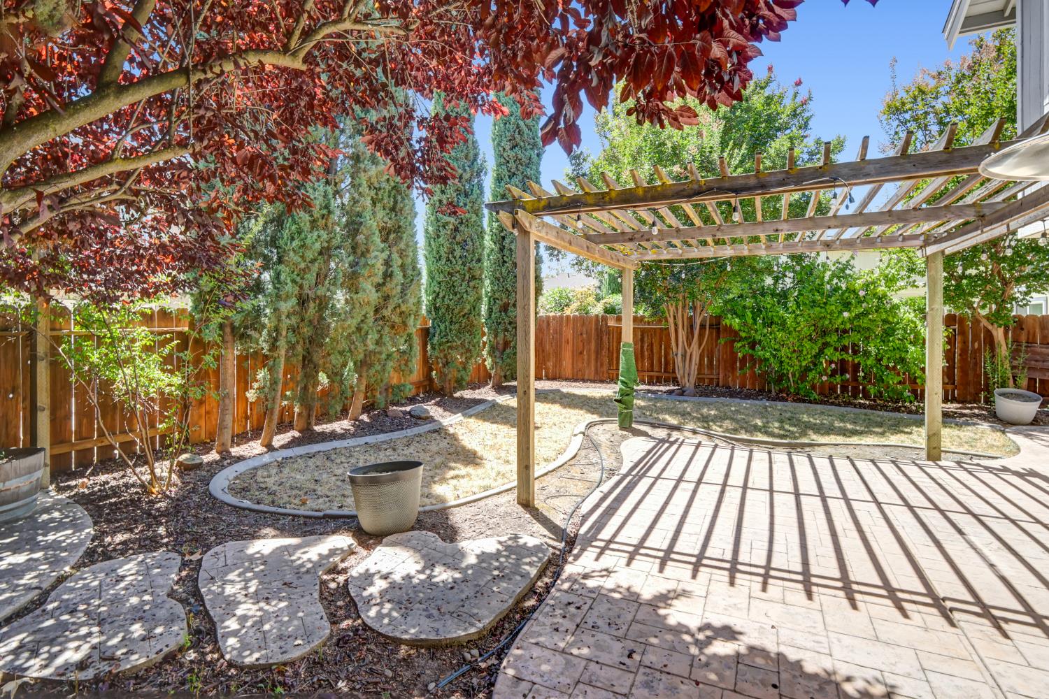 6932 Springmont Dr, Elk Grove, CA 95758-4930