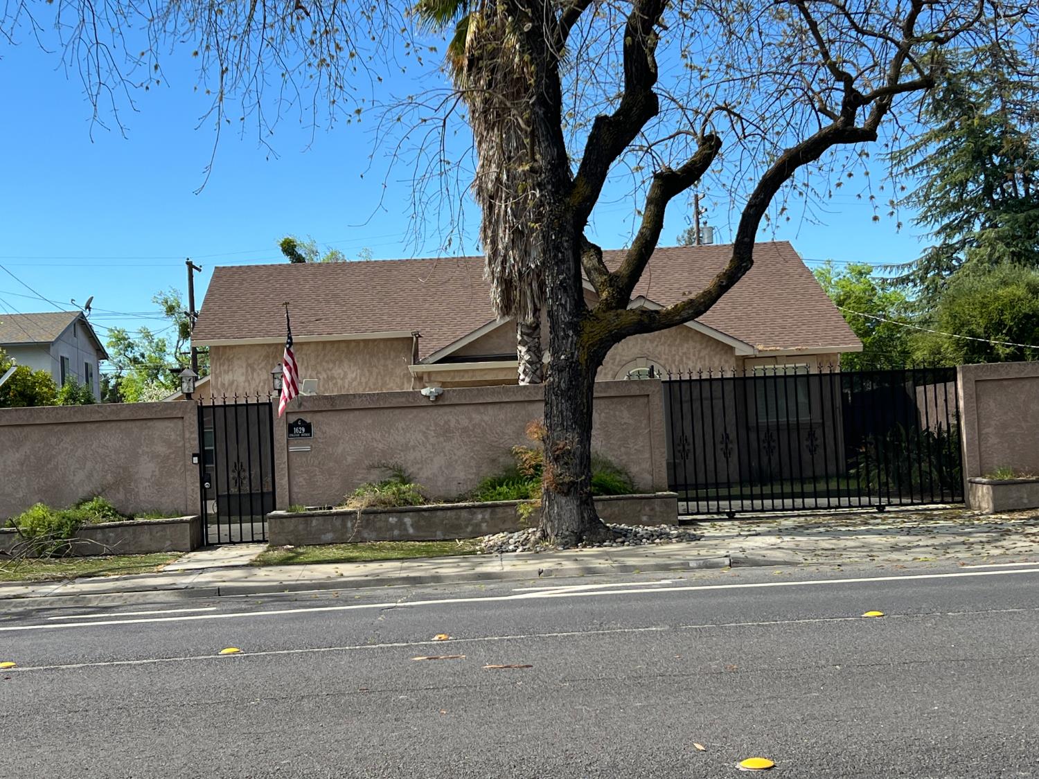 1629 College Ave, Modesto, CA 95350-4005