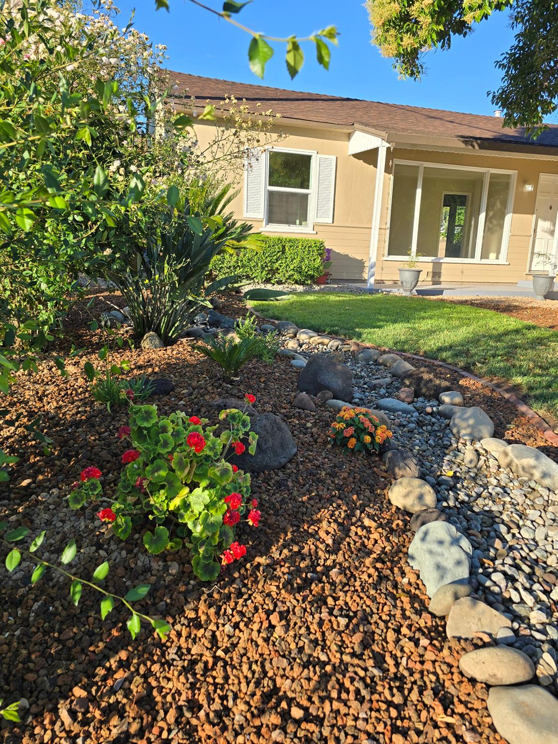 1500 London St, Sacramento, CA 95822-3406