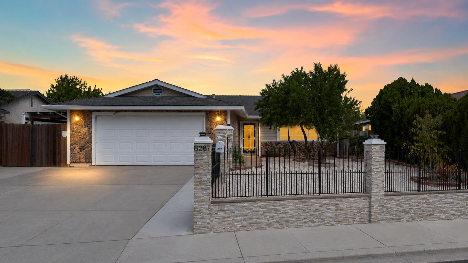 8287 Hayfield Cir, Sacramento, CA 95828-4910