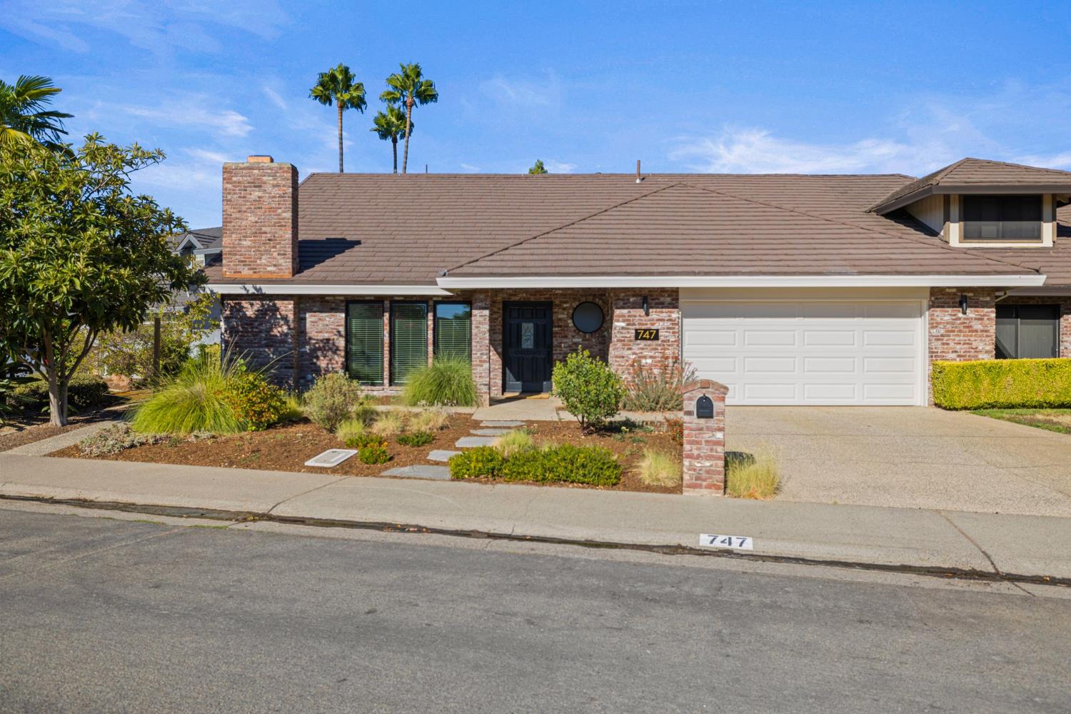 747 Shoreside Dr, Sacramento, CA 95831-1416