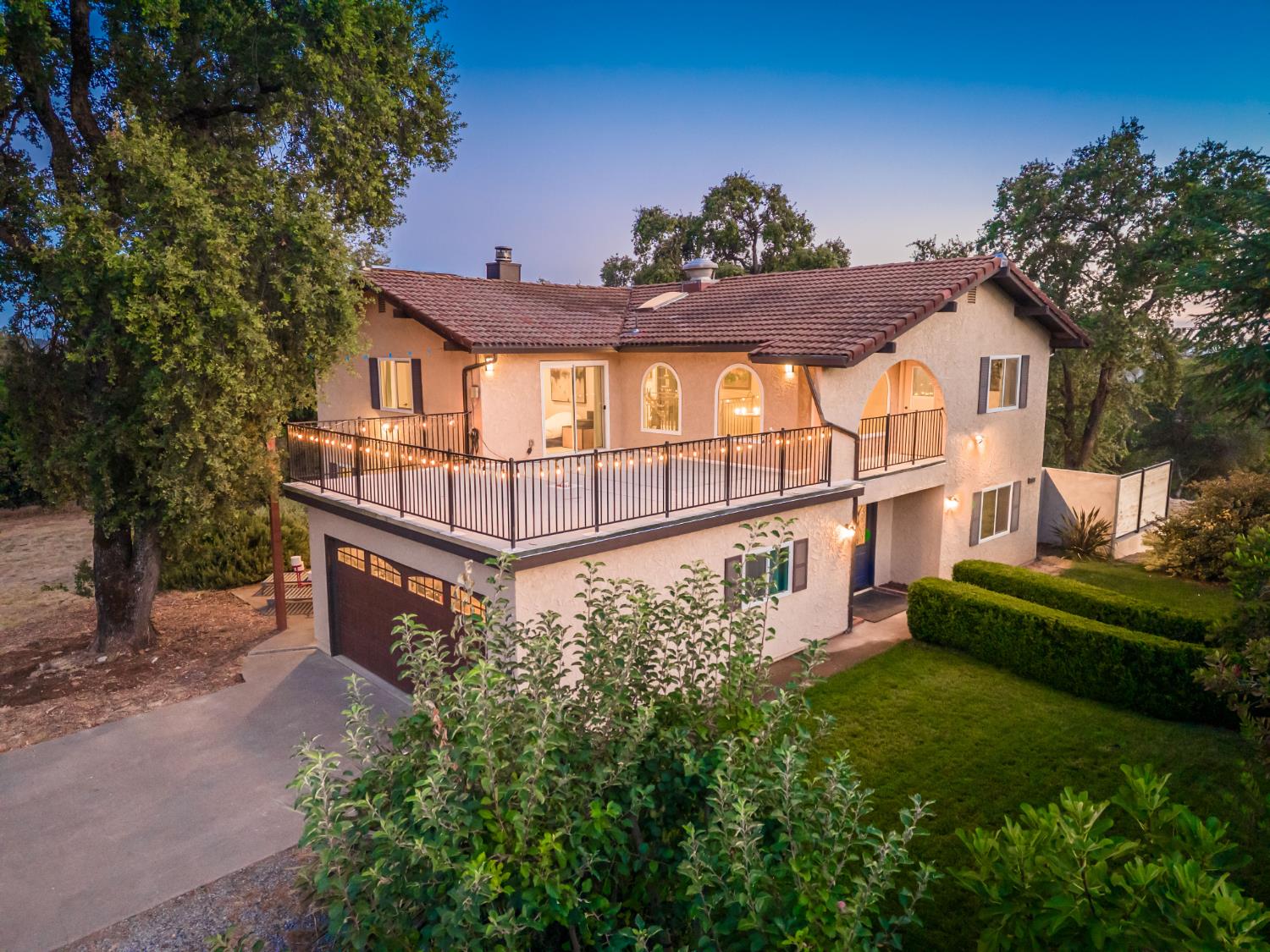 10381 Blue Light Ln, Auburn, CA 95603-9437