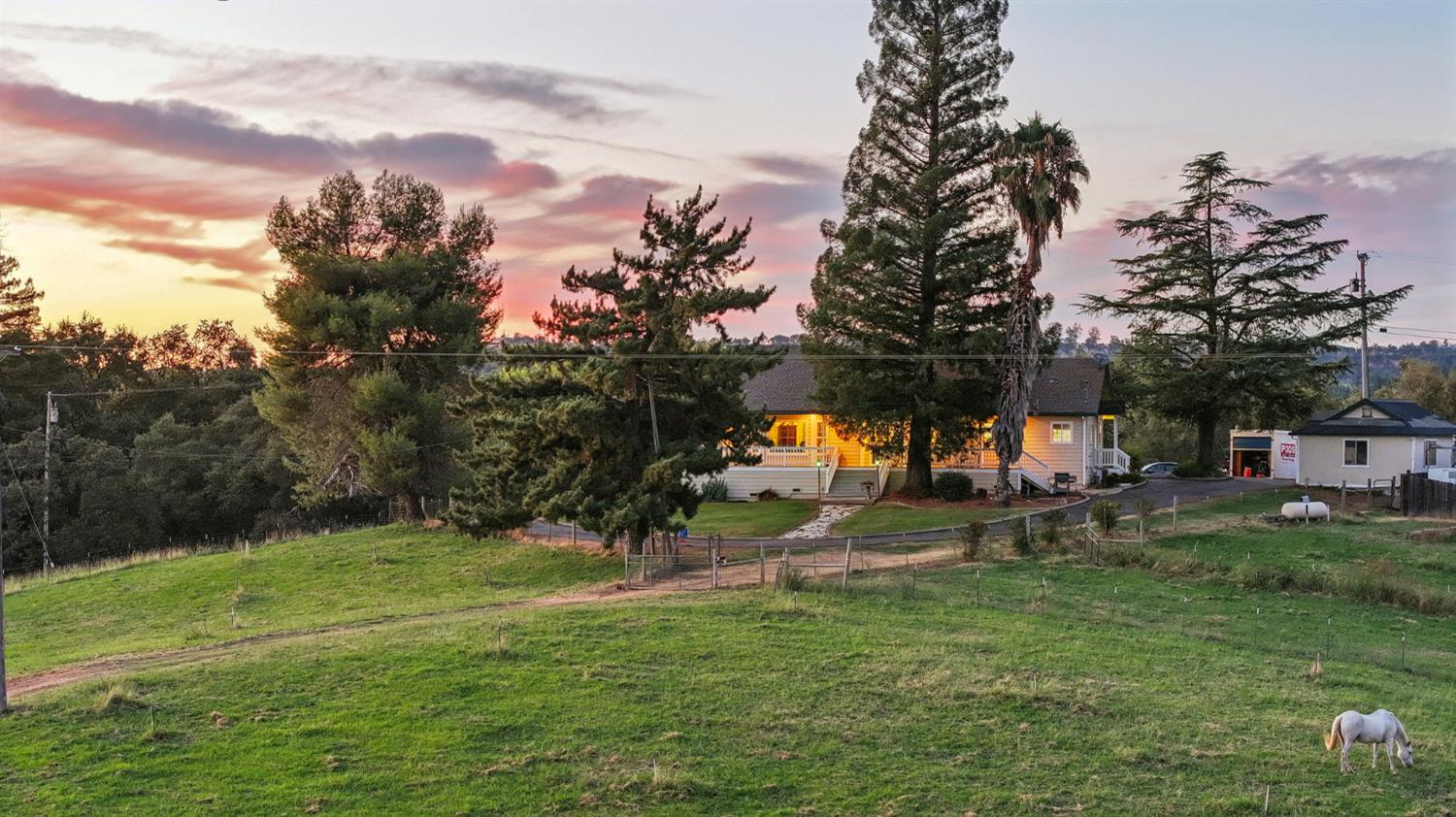 2857 Moonshine Ln, Loomis, CA 95650-7635