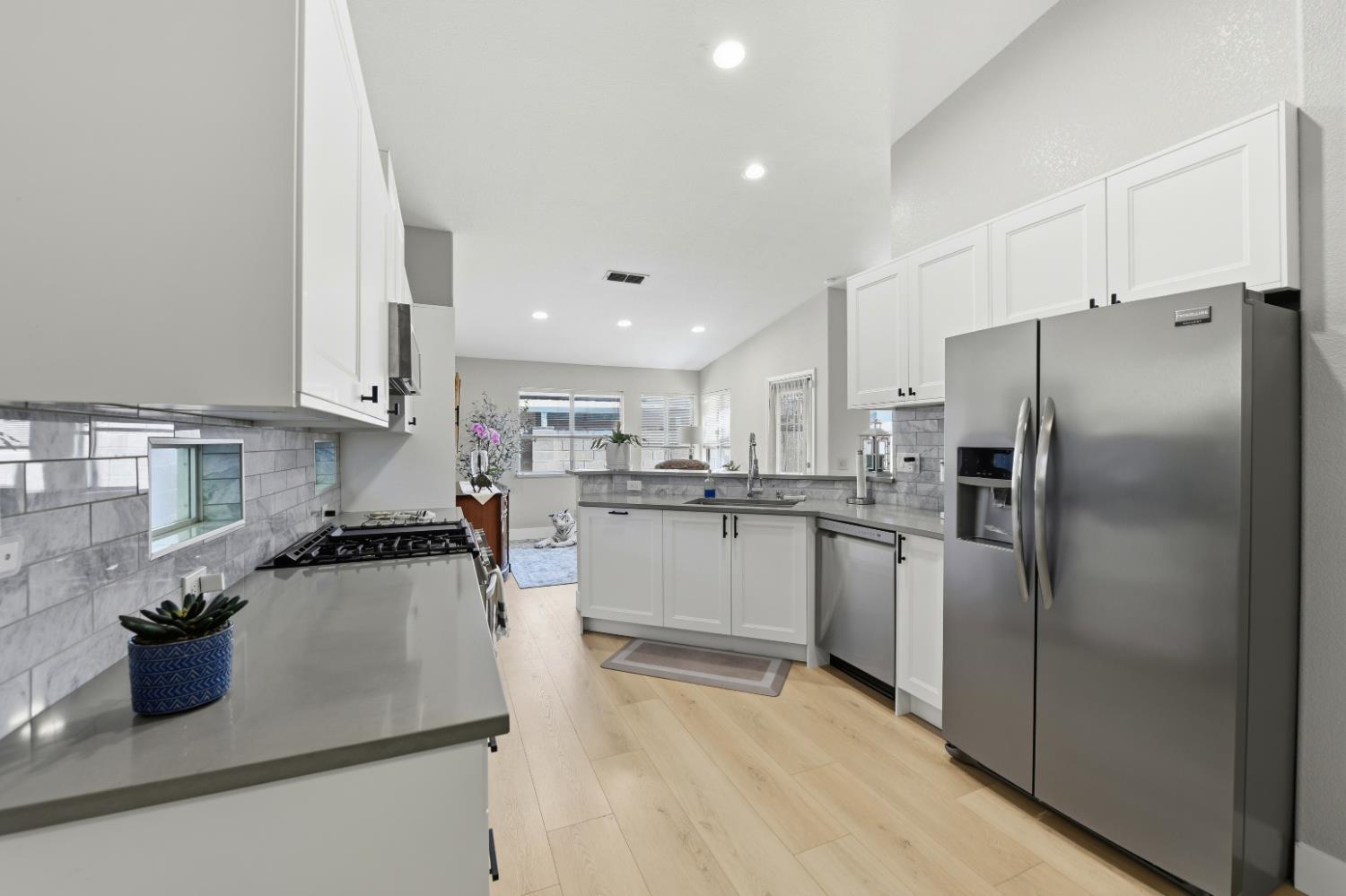 7112 Sunpace Ln, Sacramento, CA 95828-6255